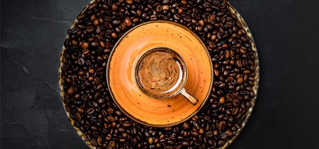 Kofeina — więcej niż pobudzenie. Czy to bezpieczny wybór?