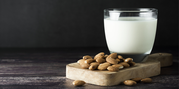 Kiedy mleko krowie nie służy - czyli czym zastąpić mleko w diecie