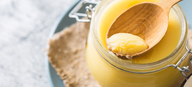 Prosty przepis krok po kroku - jak przygotować domowe masło klarowane (ghee)?